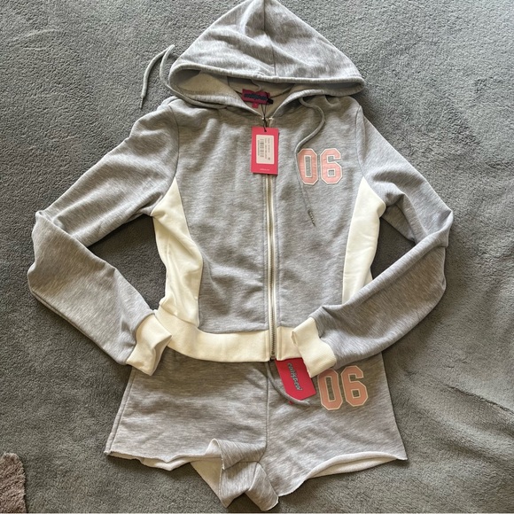 🚫SOLD🚫EDIKTED LOW RISE SWEATSHORTS AND HOODIE💕 - Picture 7 of 9